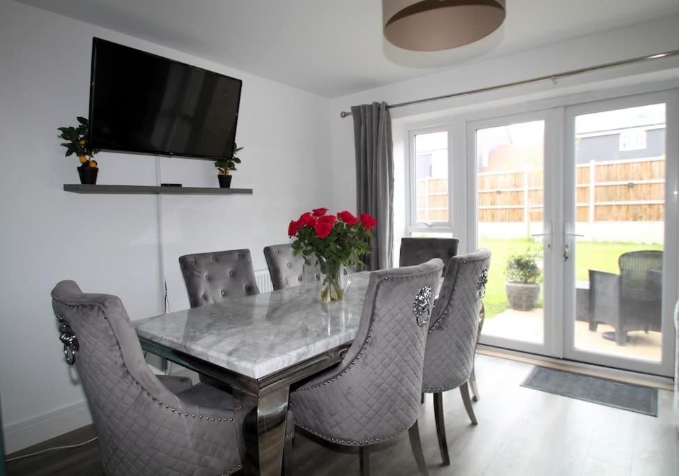 브룸필드 Beaulieu Park - Sleeps 10 - Chelmsford 빌라 외부 사진